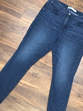 16M Women’s Signature by Levi Strauss Skinny Jeans Blue Waterless W33 L30 SKU057